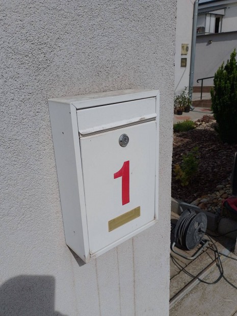 Utcai postaláda