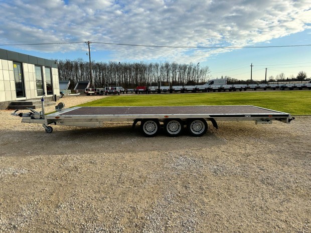 Utols� darab - �j 3500kg-os aut�sz�ll�t� ut�nfut� rendsz�mmal akci�san