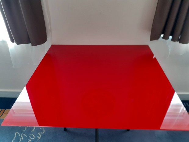 veg asztal lap piros 90x90 cm