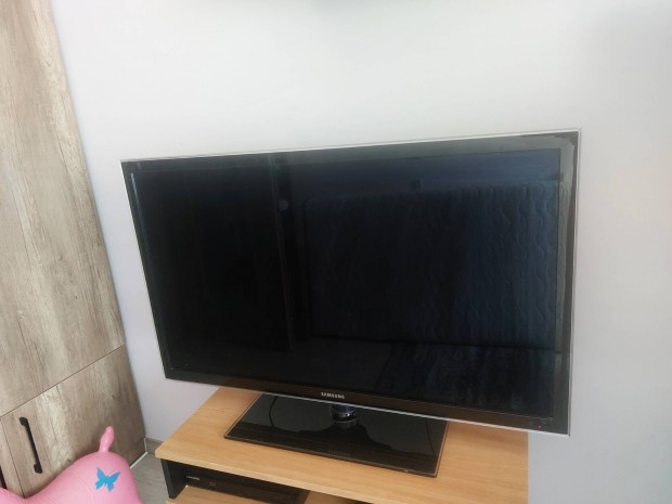 veg talpas Samsung 102 cm Full HD led tv 