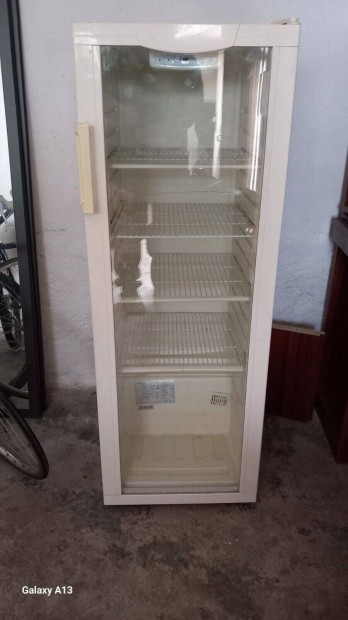 Üvegajtós Hűtővitrin Italhűtő