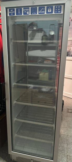 Üvegajtós fagyasztóvitrin 270 literes