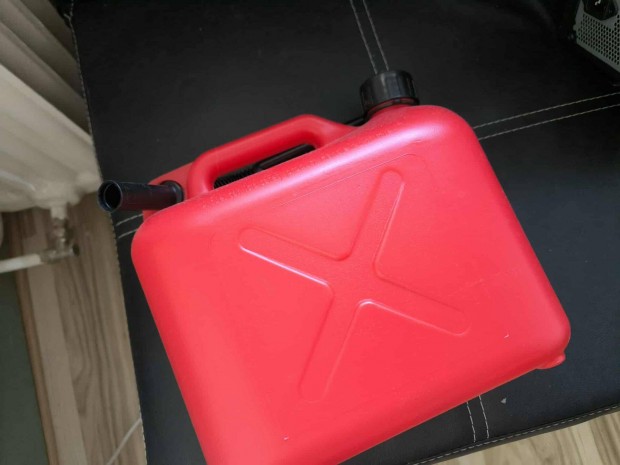 �zemanyag kanna �j 5L-es