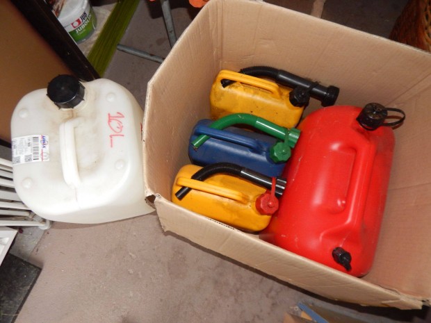 Üzemanyag kannák 45 liter térfogat Győrben