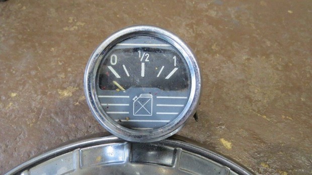 Üzemanyag szintjelző műszer - óra veterán régi oldtimer autóba