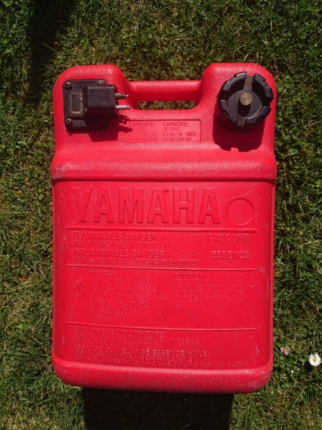 �zemanyag tank Yamaha csatlakoz�val 24 l - haszn�lt