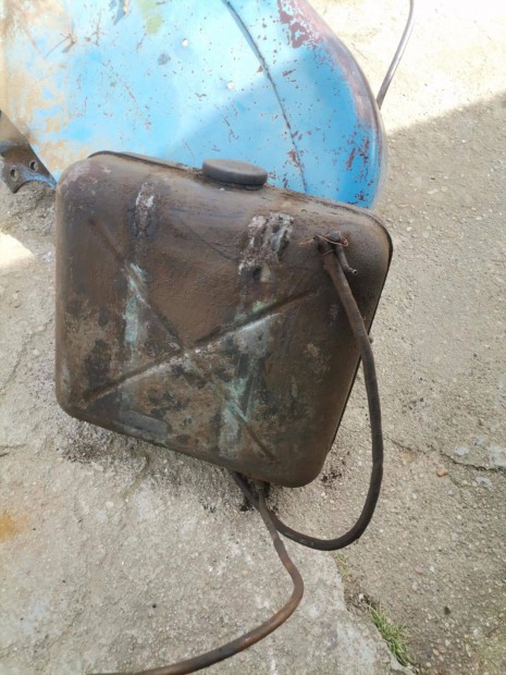 �zemanyag tank elad�