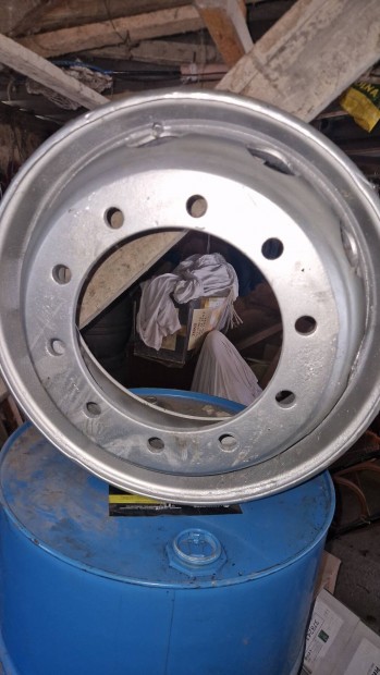 zemanyag tank,nyereg,gumi,felni elad 