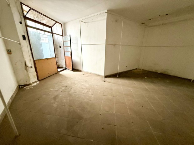 Üzlet tulajdonjoga 32m2 13M sétálóutcán