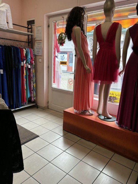 �zlethelyis�g elad�!