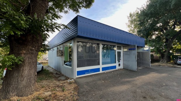 �zlethelyis�g elad� - nagy forgalm� �t mellett