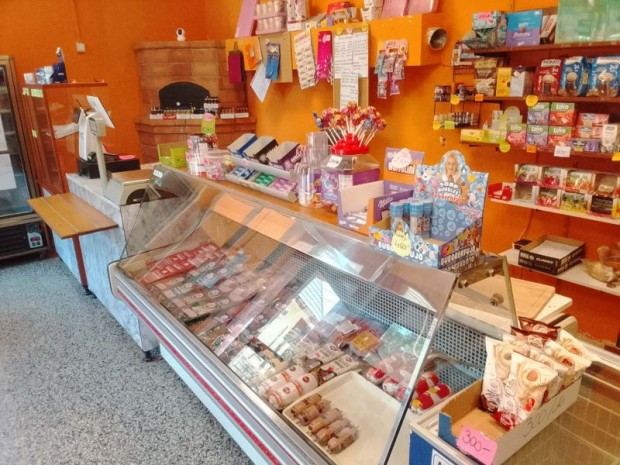 �zlethelys�g+Kocsma elad�