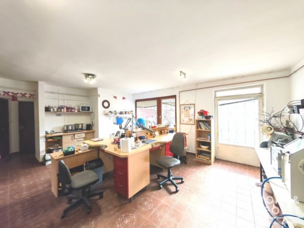 �zlthelyis�g, iroda elad� - Szeged