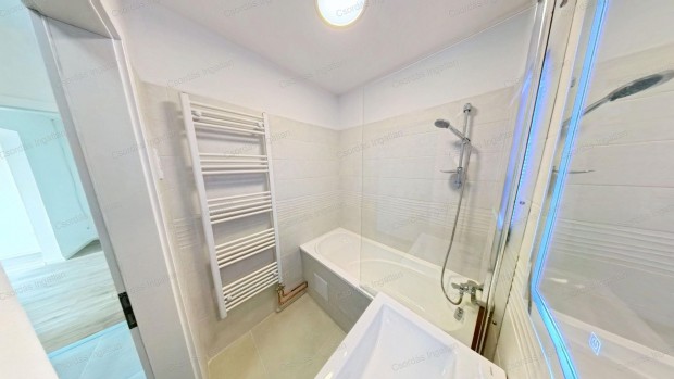 VADONAT�JJ� VAR�ZSOLT PANOR�M�S, azonnal k�lt�zhet� lak�s Veszpr�m