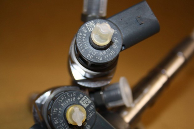 VAG 2.0 TDI Bosch gyri,j porlaszt 04L130277AB 0445110642