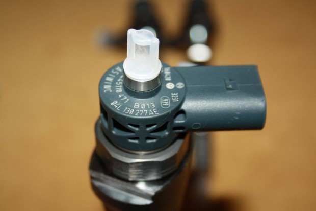 VAG 2.0 TDI Bosch gy�ri,�j porlaszt� 04L130277AE 0445110471