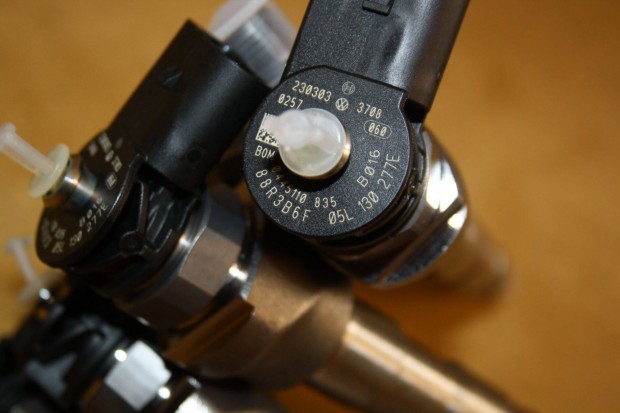 VAG 2.0 TDI Bosch gyri,j porlaszt 05L130277E 0445110835