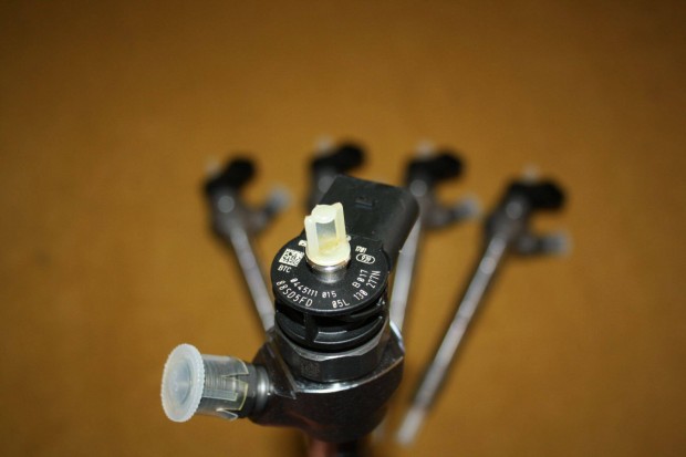 VAG 2.0 TDI porlaszt 05L130277M 0445110960 05L130277N 0445111015