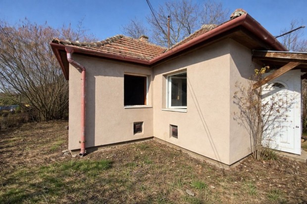 VELENCE �JTELEPI LAK��VEZETBEN, 40 M2-ES LAK�INGATLAN ELAD�