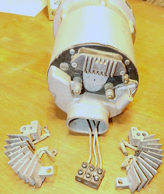 VG900 125A/28V gener�tor elad�