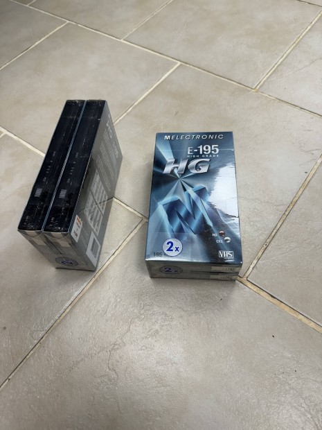VHS kazetta bontatlan