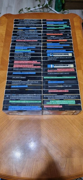 VHS kazetták vegyesen, 48 darab