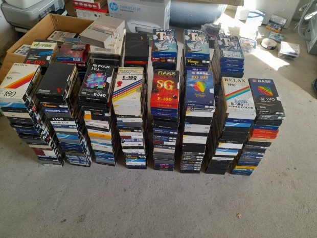 VHS videkazettk, DVD filmek