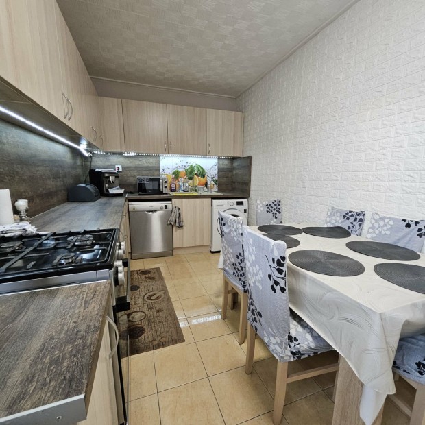 VID�KI NYUGALOM, NAGY TELEK, FEL�J�TOTT OTTHON  KUNPESZ�REN!