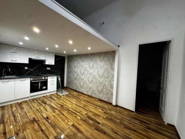 VIII. Ker�let, Baross utca, 35 m2-es, t�rsash�zi lak�s, 1 szob�s