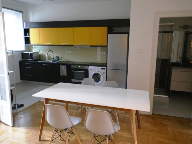 VIII. Kerület, Bródy Sándor utca, 101 m2-es, 4. emeleti, társasházi