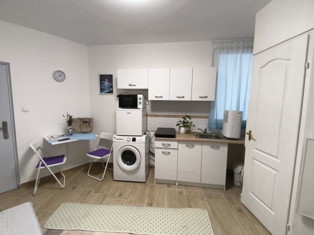 VIII. Ker�let, Koszor� utca, 15 m2-es, t�rsash�zi lak�s, 1 szob�s