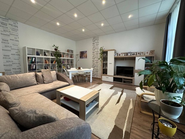 VIII. ker�let Baross utca | 67 nm | 2 szoba | 4. emelet | Lift | Cirk�