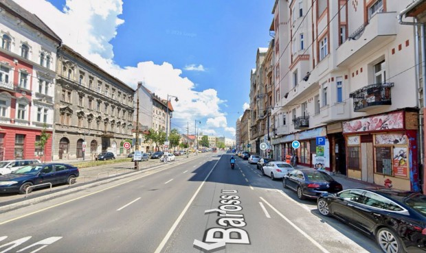 VIII.ker. Baross Utca, 76m2 Utcai, Erkélyes Eladó