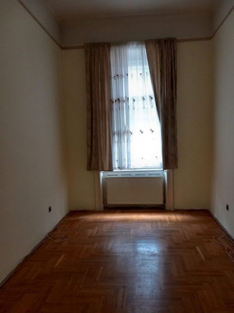 VII. Ker�let, Ak�cfa utca, 65 m2-es, t�rsash�zi lak�s, 2 szob�s