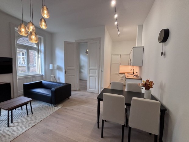 VII. Kerület, Erzsébet körút, 86 m2-es, 3. emeleti, társasházi lakás