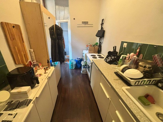 VII. ker�letben a Kazinczy utc�ban elad� lak�s