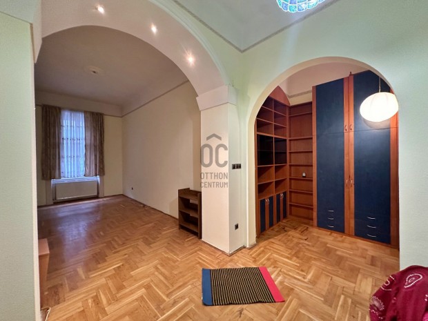 VII. ker�leti elad� t�gla t�rsash�zi lak�s