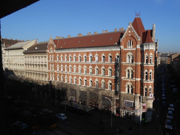 VII ker Wessel�nyi utc�ban V emeleti egyszob�s lak�s elad� 60 M