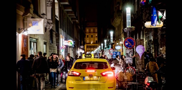 VII.ker. Belv�ros Sz�v�ben,Bulinegyed, Ak�cfa Utca Melegkonyh�s �zlet