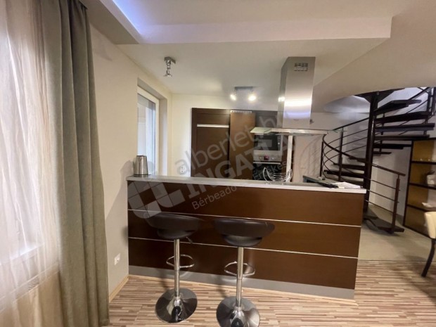 VI.R�zsa utc�ban 2 szob�s �JSZER� lak�s IG�NYESEN BERENDEZVE kiad�