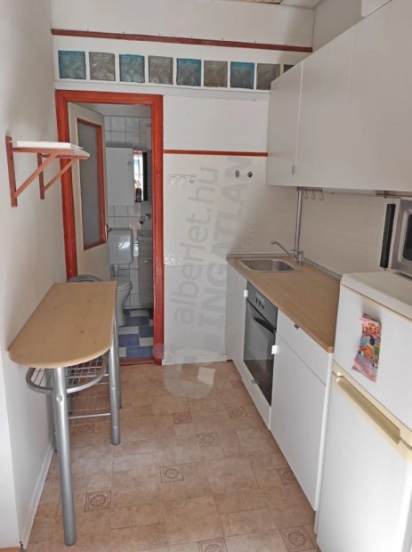 VI.Szondi utc�ban kiad� egy FEL�J�TOTT 1 szoba GAL�RI�S lak�s
