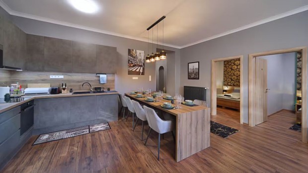 VI. Ker�let, Izabella utca, 134 m2-es, t�rsash�zi lak�s, 6 szob�s