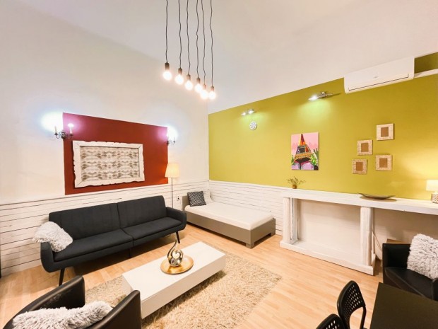 VI. Ker�let, Oktogon, 39 m2-es, t�rsash�zi lak�s, 1+1 szob�s, j�