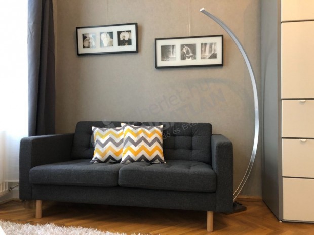 VI. ker�let, Szondi utc�ban 34 m2-es 1 szob�s lak�s.