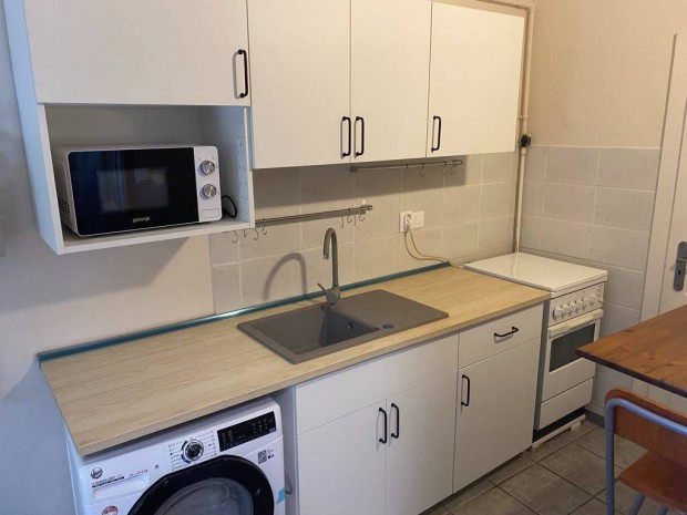VI. kerletben kiad feljtott 36 m2 laks, 220.000/h