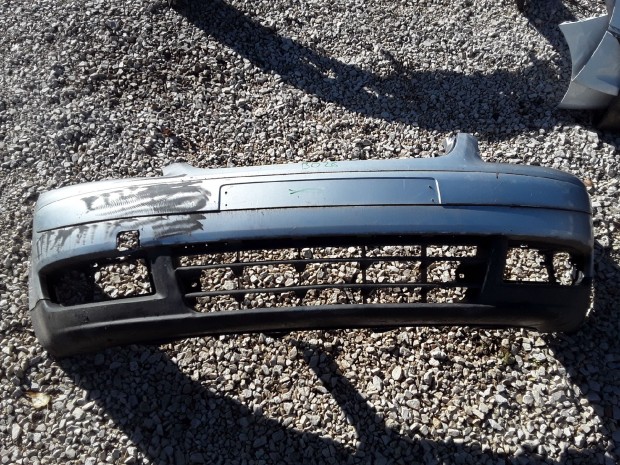 VOLKSWAGEN TOURAN 2003-2006 Első Lökhárító Enyhén sérült eladó