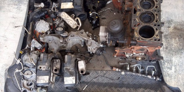 VW 2.0 TDI motor + alkatrszek (motorvezrl, magasnyoms, webasto)t