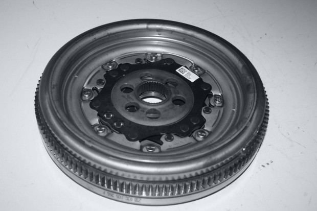VW-AUDI 6 seb. 140LE-170LE 1.4 TFSI TSI DSG lendkerék 03C105266F