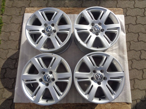 VW Amarok Gyri alufelni 17-es, szp jszer llapotban elad