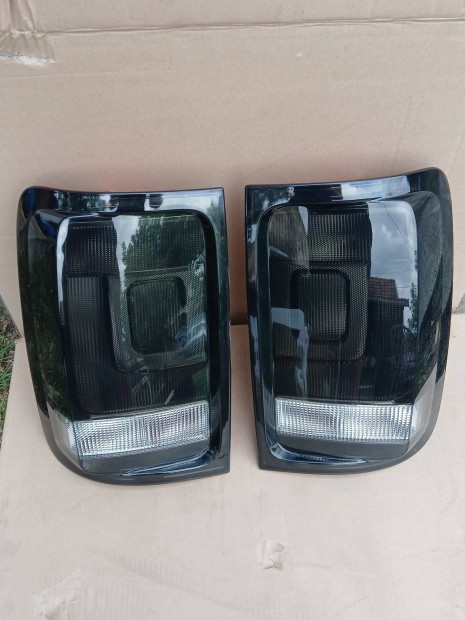 VW Amarok Volkswagen új fekete hátsó lámpa pár